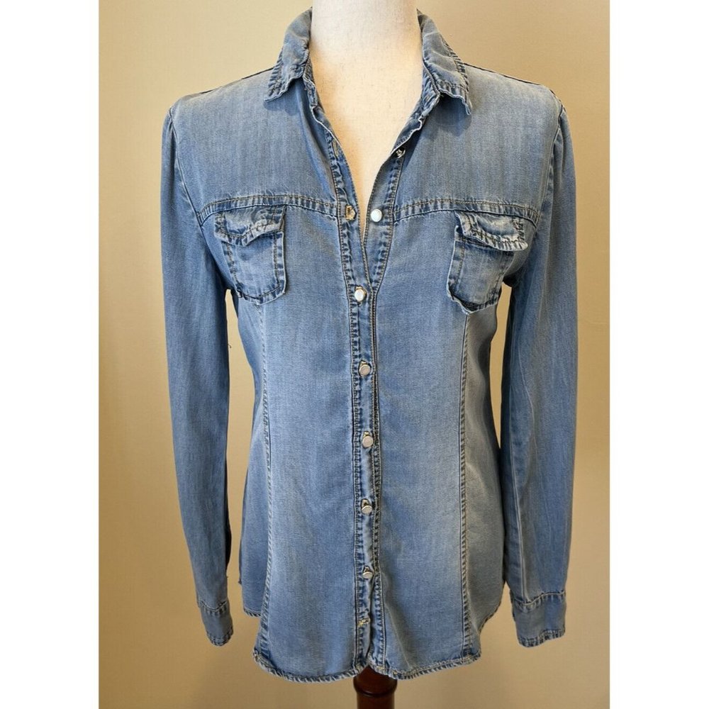 Splendid Women’s Chambray Denim Shirt Size M Pearl Buttons Slim Fit Light Wash